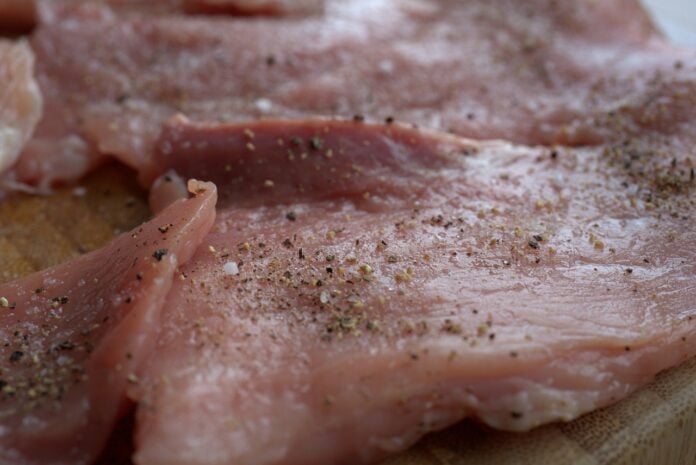 Як приготувати свинину з сиром: простий корисний рецепт