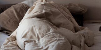 Як випрати ковдру або великий плед вручну