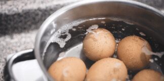 Найкраща закуска із яєць та сиру: рецепт