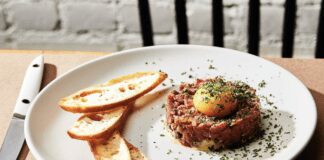 Кулінари розповіли, як приготувати мʼясний тар-тар вдома краще, ніж в ресторані