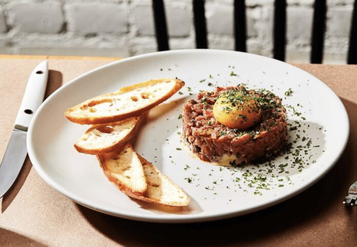 Кулінари розповіли, як приготувати мʼясний тар-тар вдома краще, ніж в ресторані Кулінари розповіли, як приготувати мʼясний тар-тар вдома краще, ніж в ресторані