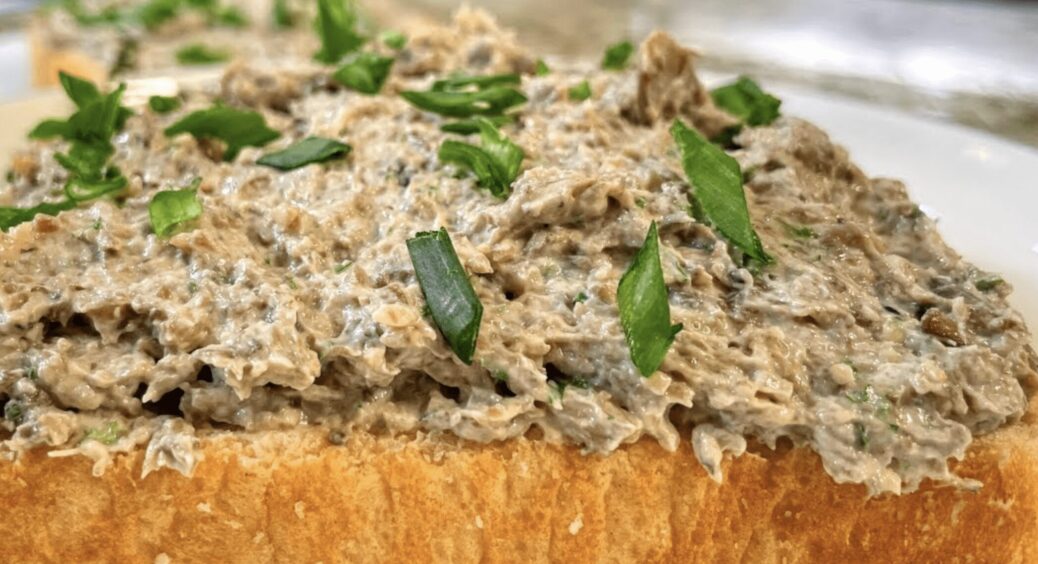 Краще, ніж звичайне магазинне масло: рецепт грибної намазки на хліб в домашніх умовах без витрат 