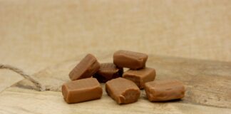 Як швидко та просто приготувати іриски в домашніх умовах