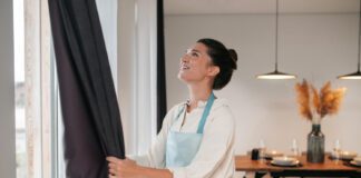 Господині розповіли, як розгладити штори без прасування