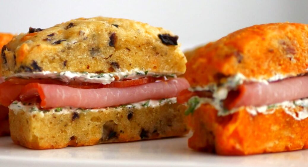 Закусочні сирні кекси затьмарили всі святкові бутерброди: на святі навіть до ікри ніхто не торкнувся 