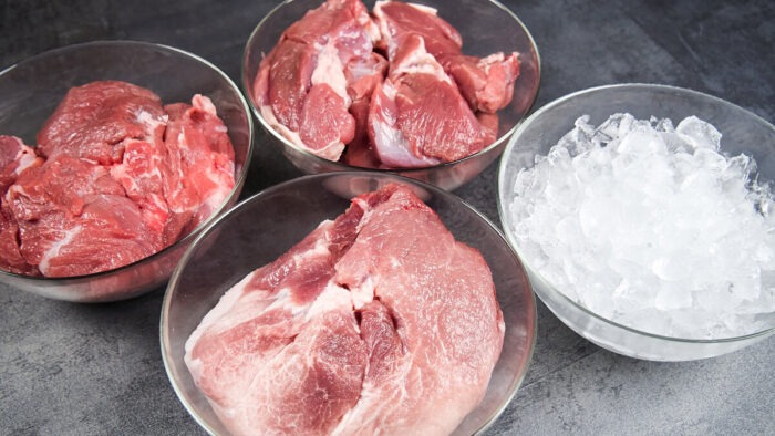 Як приготувати соковите м'ясо на сковорідці – кулінари поділились особливим секретом у домашніх умовах