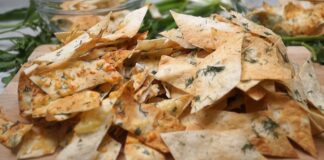 Господині поділилися рецептом домашніх сирних чипсів 