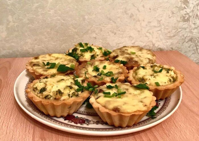Кулінари поділились рецептом простих начинок для тарталеток – із грибами та смачним сиром