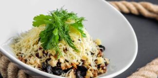 Рецепт смачного салату з м'ясом і чорносливом