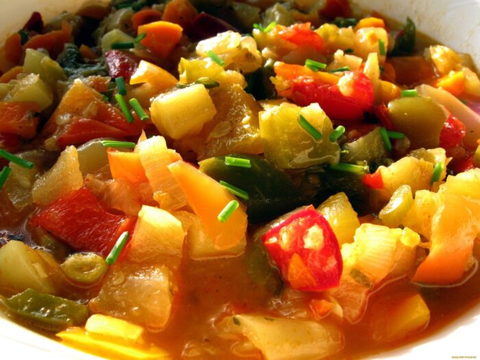 Кулінарна блогерка розповіла, яку страву можна приготувати у Великий піст – овочеве рагу вдома