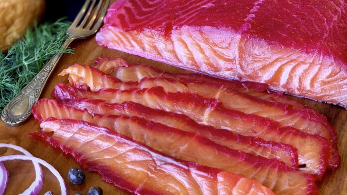 Рецепт солоної червоної риби з буряком