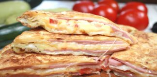 Смачний сніданок із лаваша