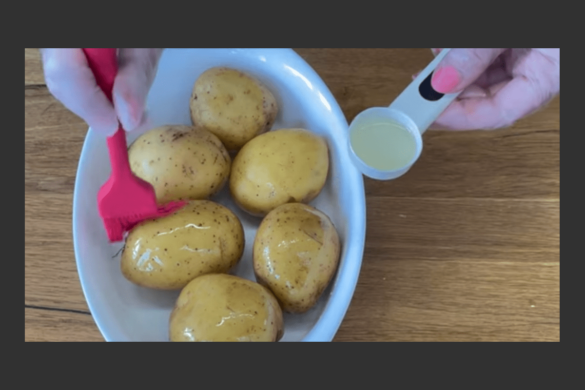 Готуємо смачну картоплю із часником та сиром: унікальний рецепт 