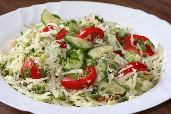 Рецепт смачного та поживного салату із овочами