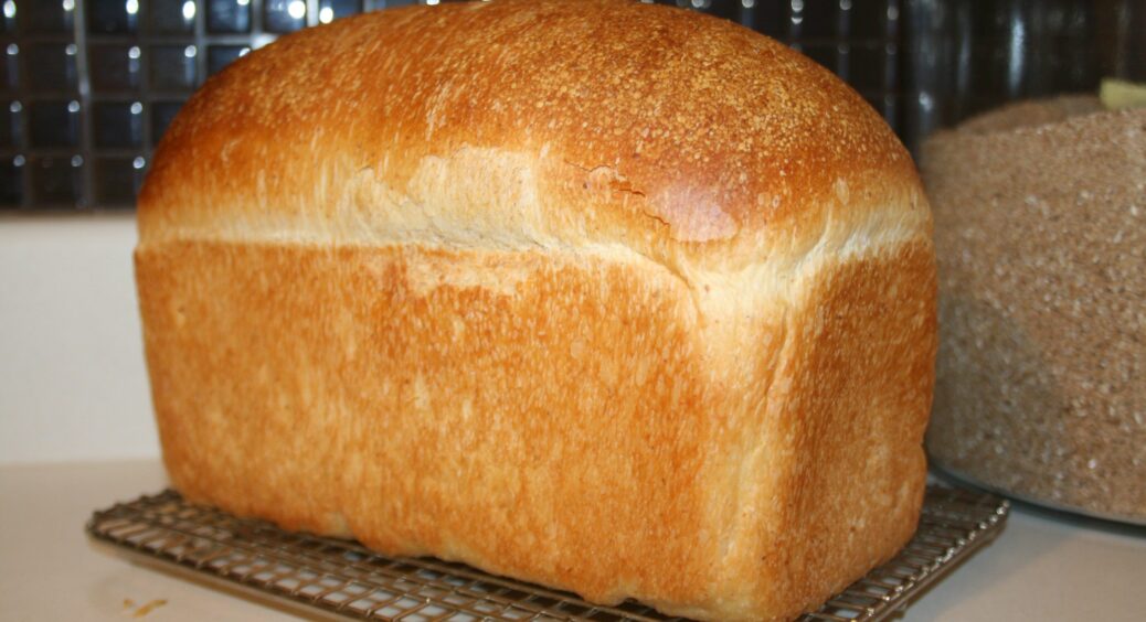 Коли їздила в село до бабусі, там готували такий хліб: цей рецепт бережу як зіницю ока, але з вами поділюсь 