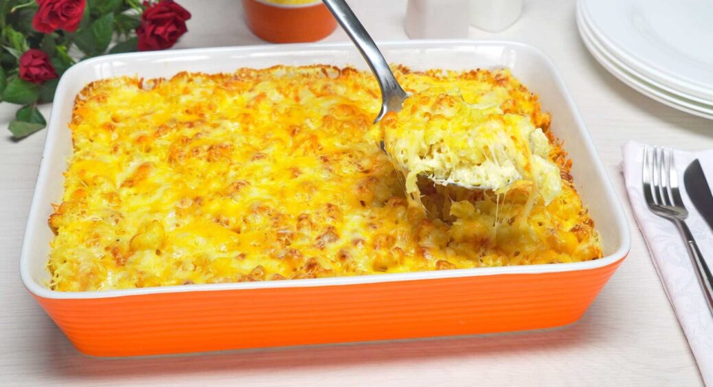 Запіканка з картоплі виходить ніжною, як суфле: потрібно лише додати 1 продукт у пюре – і запекти 