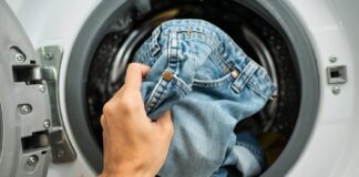 Навіщо натирати джинси восковою свічкою