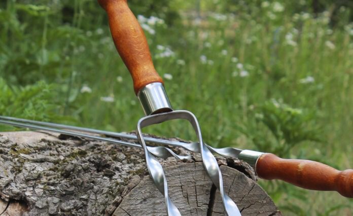 Як правильно очищувати шампури та гриль від нагару Як правильно очищувати шампури та гриль від нагару