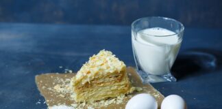 Кондитер розповів, як швидко приготувати торт Наполеон без випікання