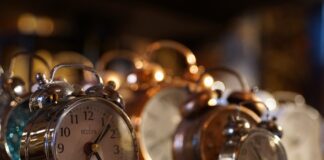 Експерти сказали, чи буде Україна переводити годинник восени 2025 