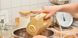 Як приготувати смачний заварний крем для тортів 