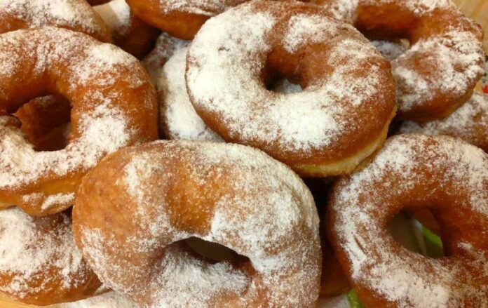 Рецепт домашніх пончиків із цукровою пудрою Рецепт домашніх пончиків із цукровою пудрою