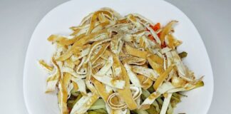 Рецепт смачного салату з омлетом