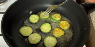 Смачна закуска зі смажених огірків