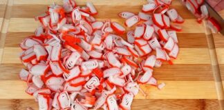 Рецепт ситного салату з крабовими паличками