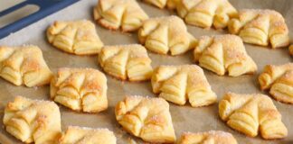 Кондитер розповів секрет швидкого приготування печива Гусячі лапки