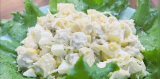 Господині порадили приготувати салат із сиром та грушею