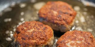 Рецепт м'ясних котлет з чорносливом у начинці
