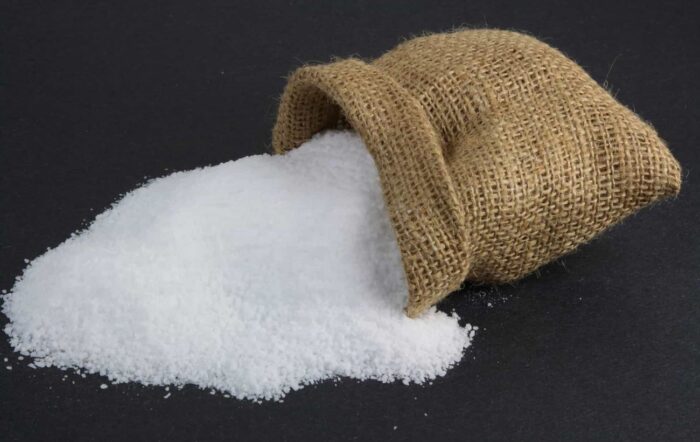 Експерти назвали кілька нестандартних способів використання солі у побуті