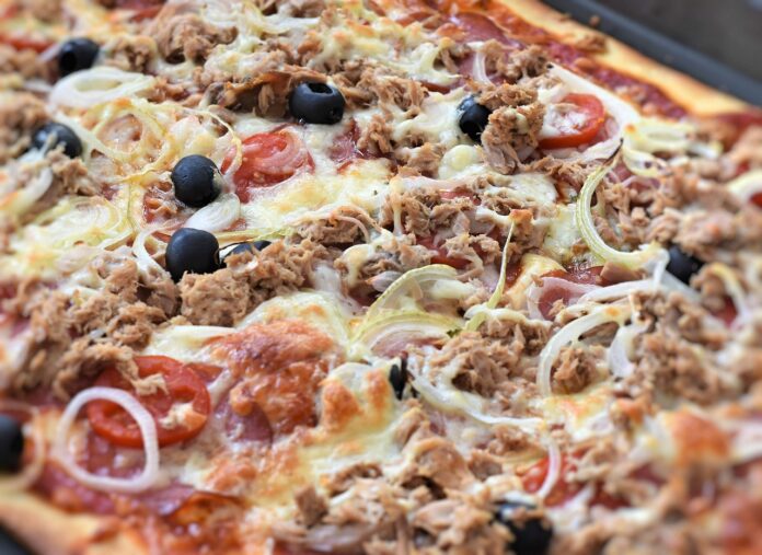 Рецепт пирога-піци, який готується 10 хвилин: дуже смачно Рецепт пирога-піци, який готується 10 хвилин: дуже смачно