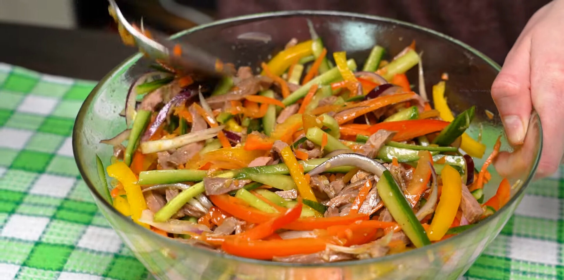 Як приготувати смачний салат без майонезу з яловичиною