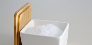 Навіщо ставити сіль під ліжко