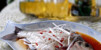 Рецепт рибної вечері з картоплею, яка готується елементарно