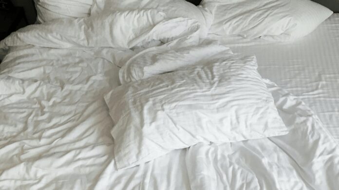 Експерти розповіли, коли найкраще змінювати постільну білизну