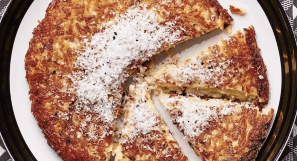 Духовкою більше не користуюся: рецепт картопляного пирога з сиром на пательні всього за 25 хвилин 