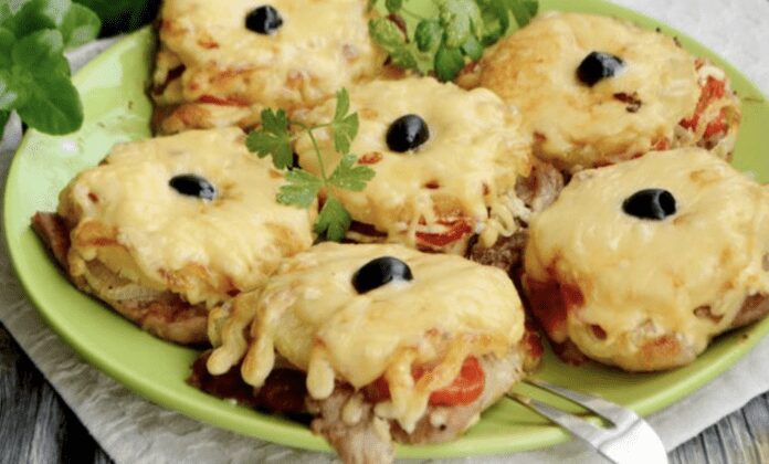 Як приготувати мʼясо по-французьки з ананасами Як приготувати мʼясо по-французьки з ананасами