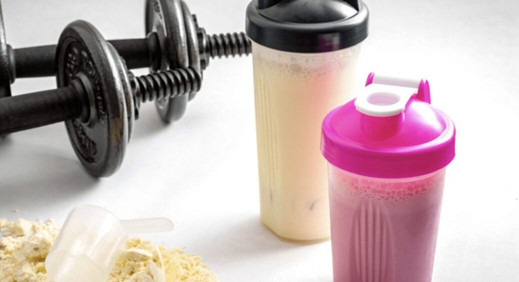 Більше не купую жодних батончиків та булок на перекус: рецепт смачного та поживного протеїнового коктейлю 