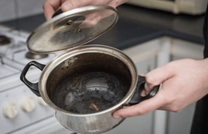 Як очистити каструлю від забруднень