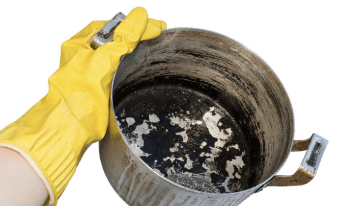 Як очистити каструлю від забруднень