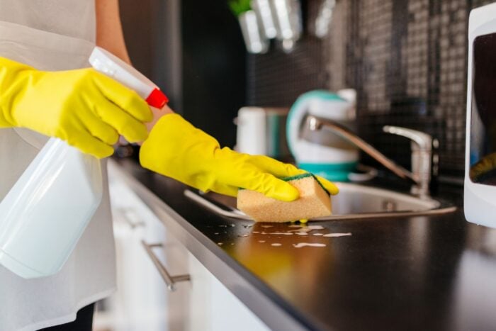 Експерти розповіли про дієву схему прибирання на кухні, яка допоможе зробити її ідеально чистою