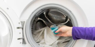 Як відіпрати плями з одягу