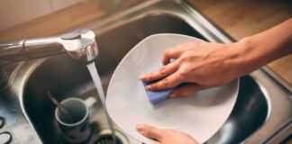 Чому не потрібно витирати посуд