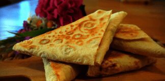 Смачний сніданок із лавашів