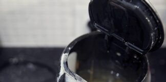 Як очистити чайник від накипу та бруду 