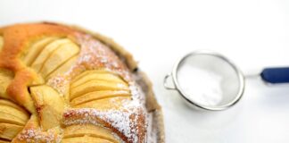 Кондитер поділився рецептом пирога Три склянки з яблуками