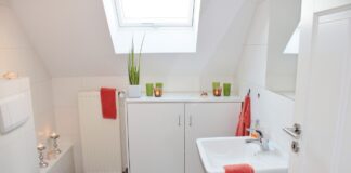 Експерти розповіли, як відмити шви плитки без хімії та пари